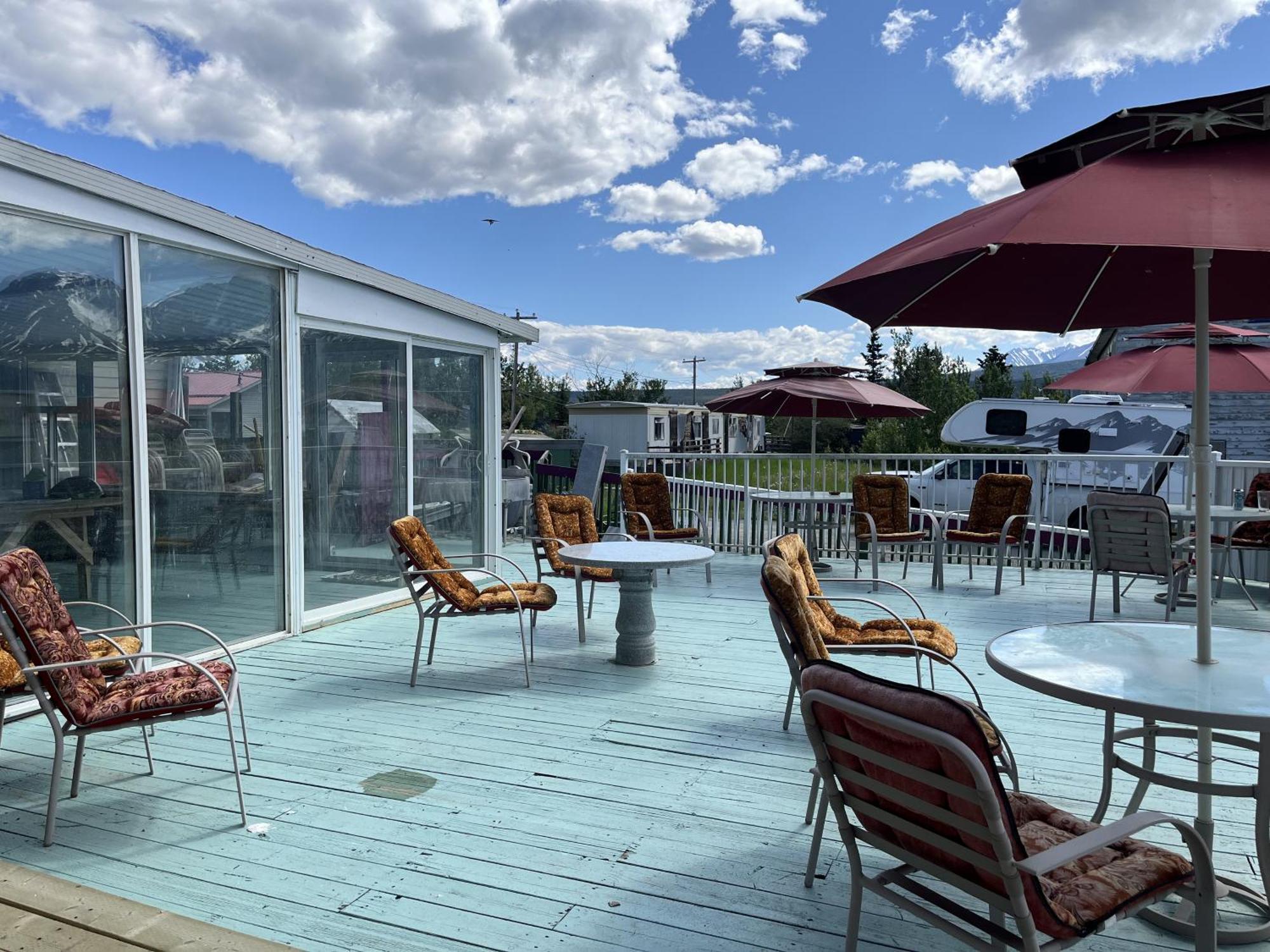 Kluane Park Inn ヘーンズ・ジャンクション エクステリア 写真
