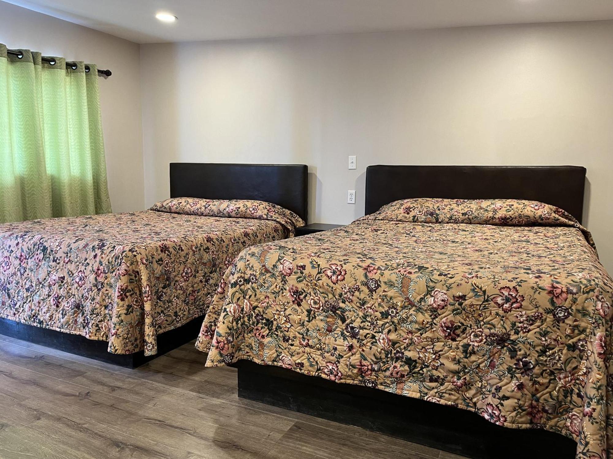Kluane Park Inn ヘーンズ・ジャンクション エクステリア 写真