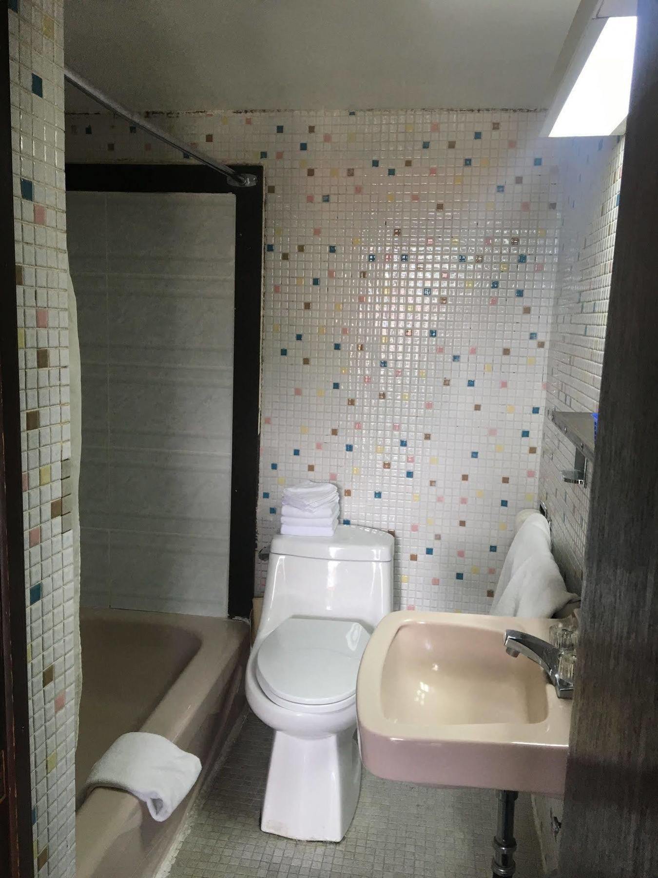 Kluane Park Inn ヘーンズ・ジャンクション エクステリア 写真