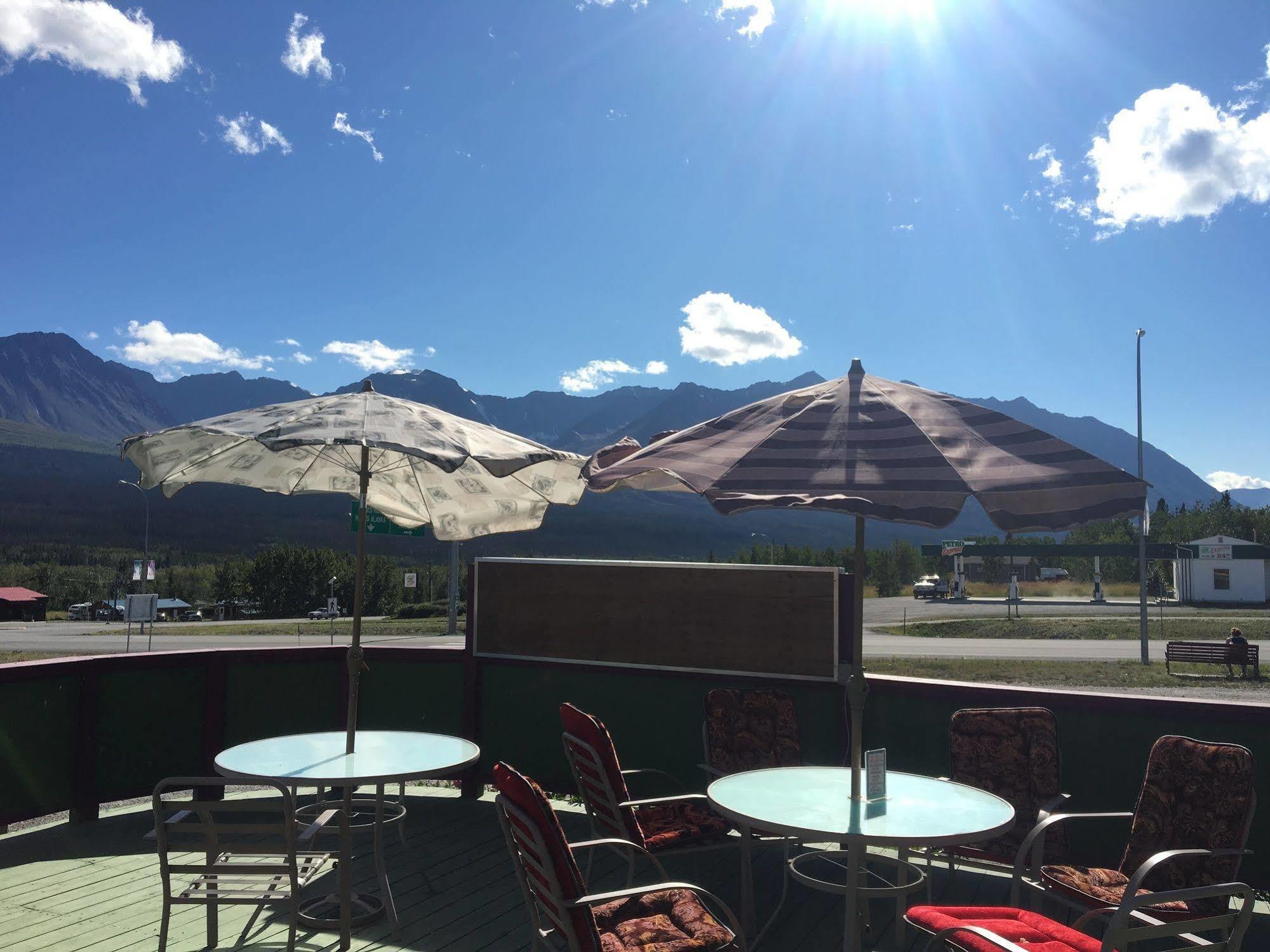 Kluane Park Inn ヘーンズ・ジャンクション エクステリア 写真
