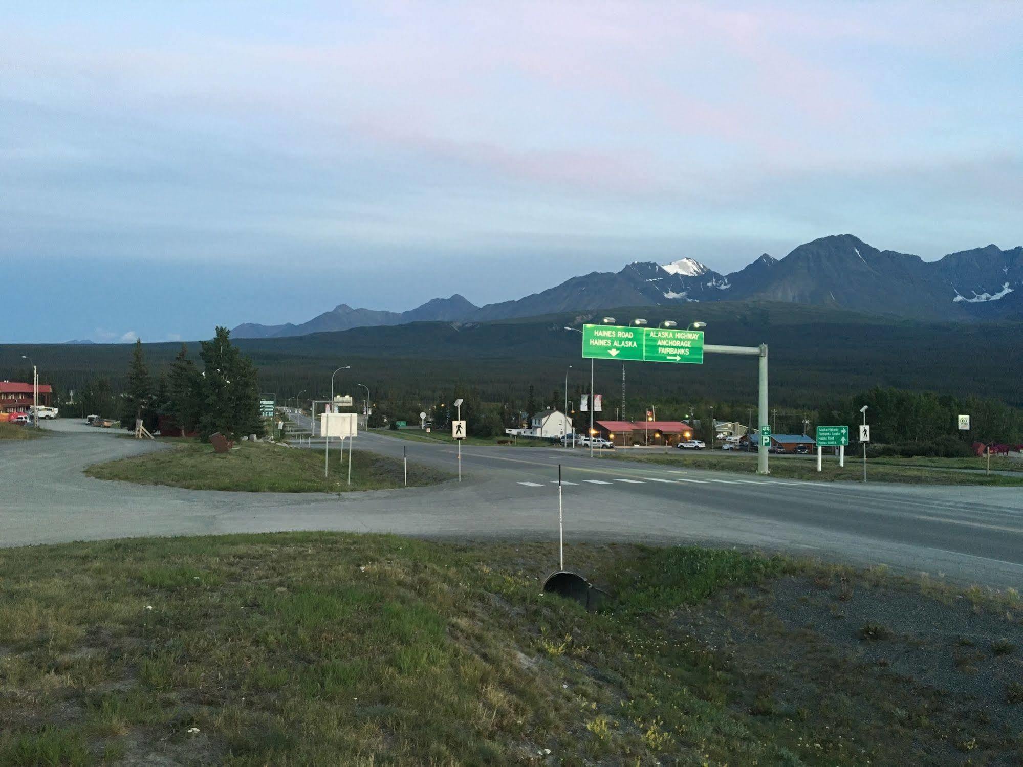 Kluane Park Inn ヘーンズ・ジャンクション エクステリア 写真